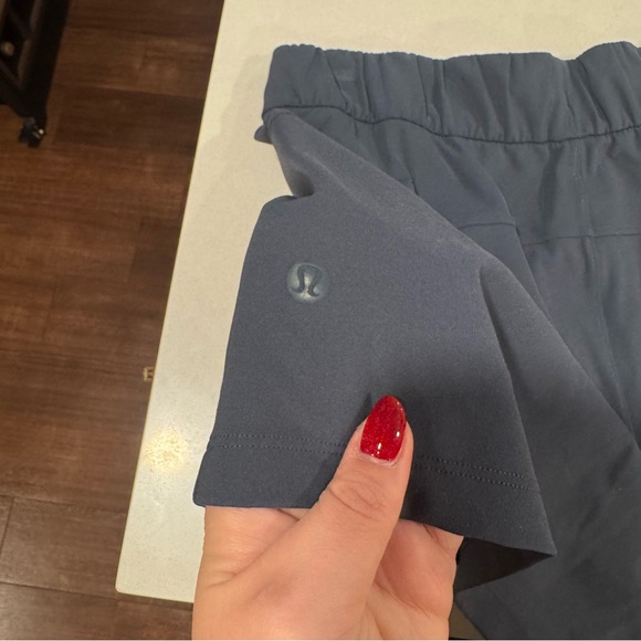 Lululemon On The Fly shorts - Picture 4 of 5